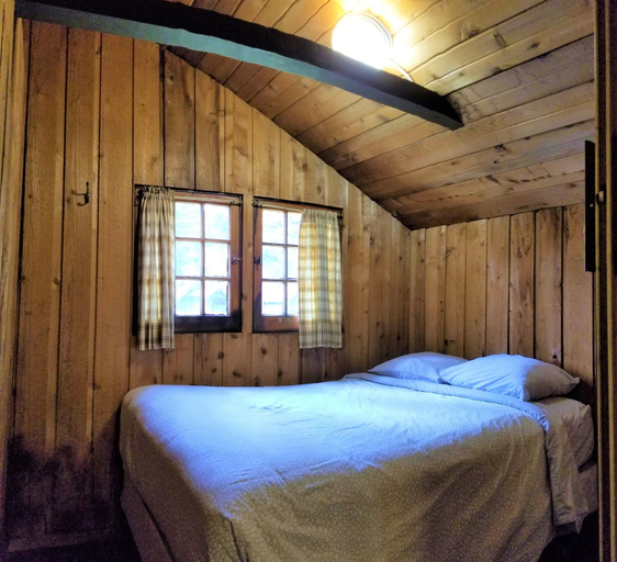Bedroom 2, Rundle Chalets, Division No. 15