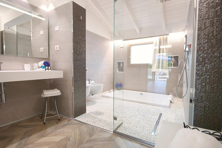 Bathroom 4, Eliantos Hotel, Cagliari