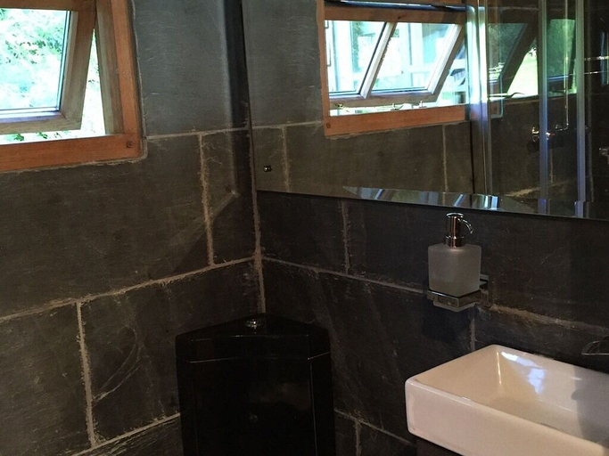 Bathroom 3, Faraway Follies, Denbighshire