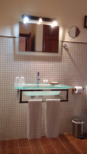 Bathroom 4, Hotel La Era de Aracena - Adults Only, Huelva