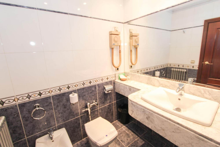 Bathroom 4, Hotel Castellano Centro, Salamanca