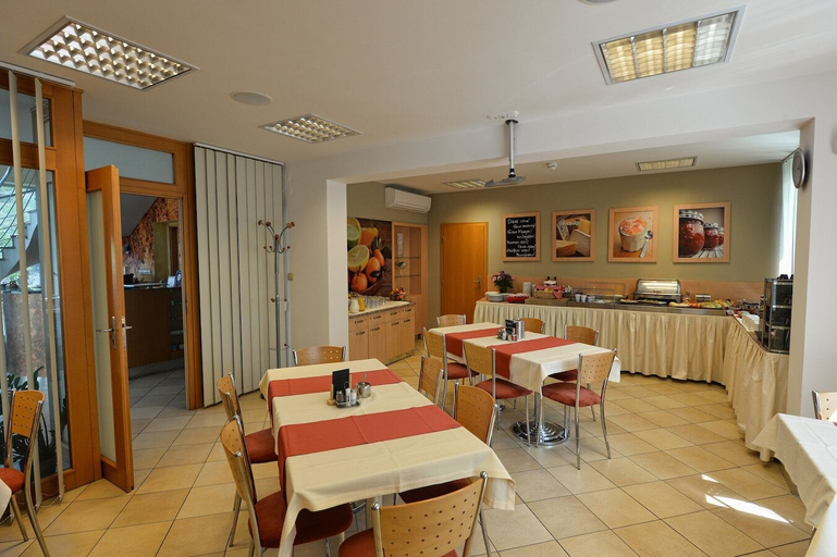 Food & Drinks 4, Hotel Vaka, Brno