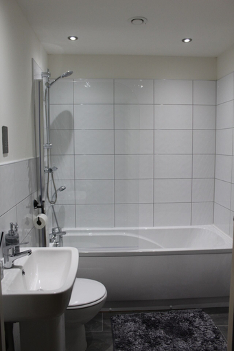 Others 5, Luxury 1-bed Apartment Bradford Free Parking, Bradford
