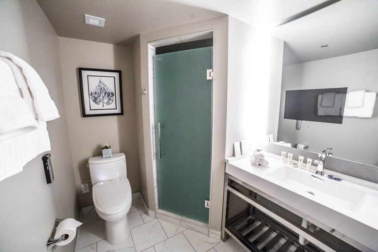 Bathroom 3, Seven Gables Inn, Saint Louis