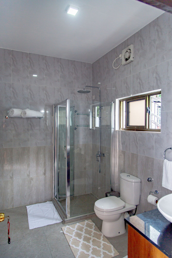 Bathroom 3, 2-bed Apt, Sleeps 5, Near Beau Vallon Beach