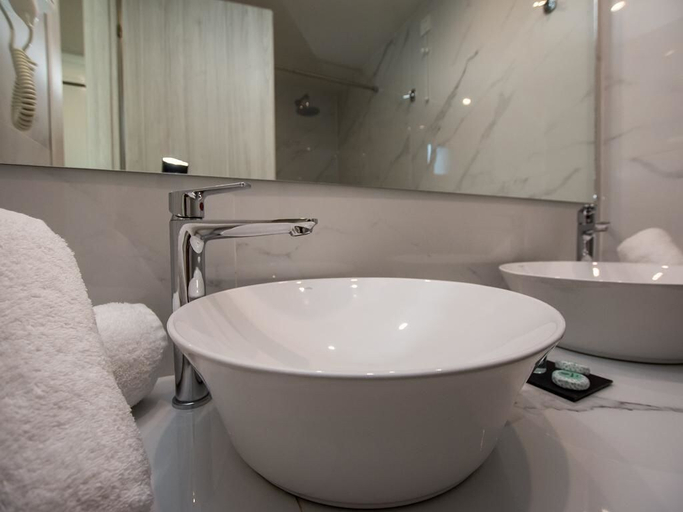 Bathroom 5, Golden Coast Resort, Ionian Islands