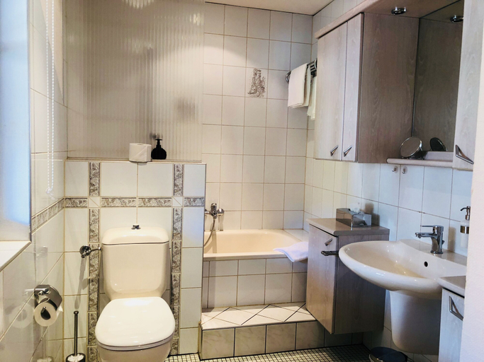 Bathroom 4, Hotel Restaurant Thueringer Hof, Kyffhäuserkreis