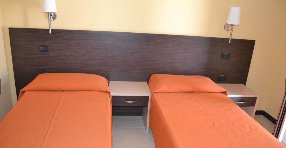 Bedroom 2, La Marina residence club, Cosenza