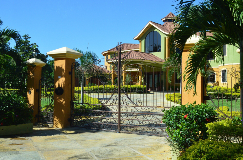 Exterior & Views 2, Milbrooks Villa and Retreat