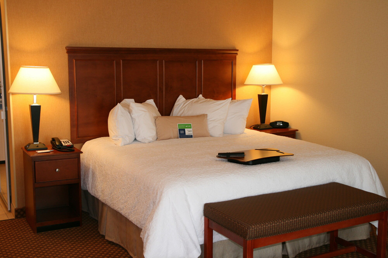 Bedroom 3, Hampton Inn & Suites Detroit/Chesterfield Township, Macomb