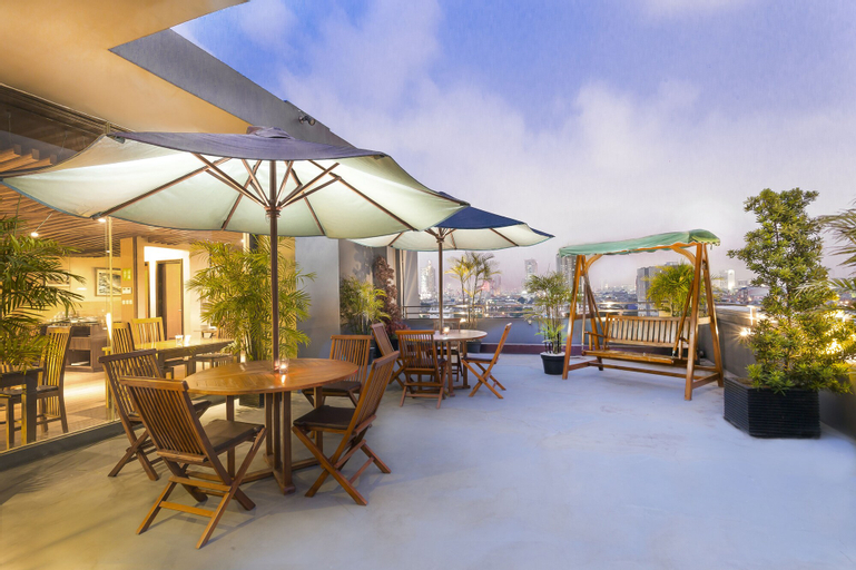 Exterior & Views 22