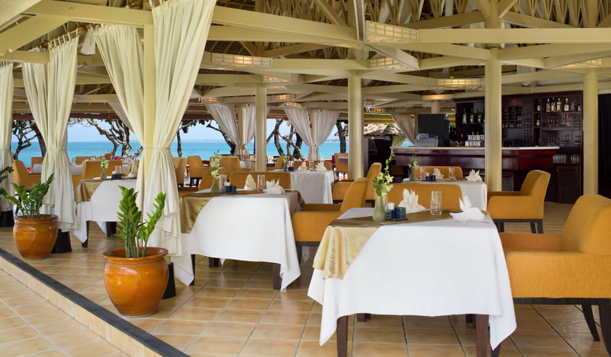 Discovery Kartika Plaza Hotel - Food & Drinks