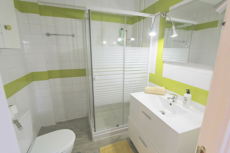 Bathroom 3, Beachfront Bliss in Fuengirola, Málaga
