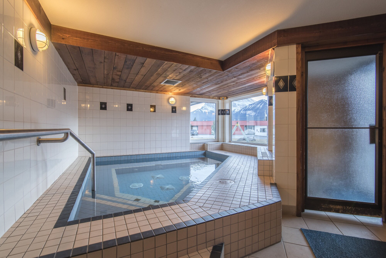 Bathroom 3, Rocky Mountain Ski Lodge, Division No. 15