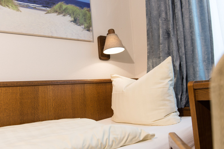 Bedroom 3, Peters Das Genusshotel in der Wingst, Cuxhaven