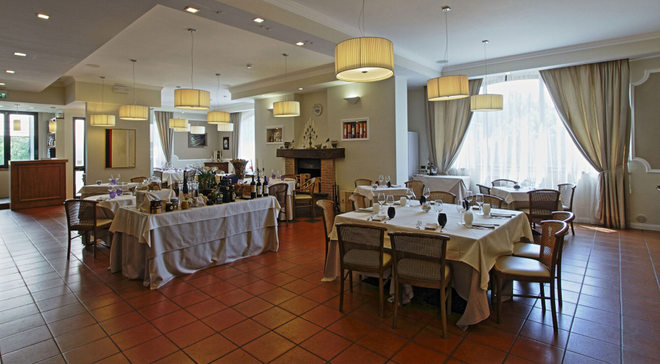Food & Drinks 5, Albergo della Roccia, Parma