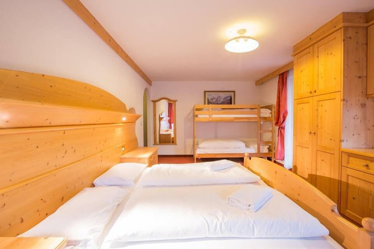 Bedroom 2, Chalet Hotel Diamant, Bolzano