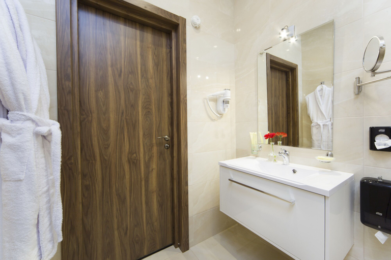 Bathroom 4, Grand Hotel Tchaikovsky, Sankt-Peterburg gorsovet