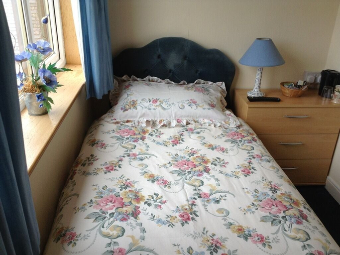 Bedroom 2, Dykefield Farm B&B, East Ayrshire
