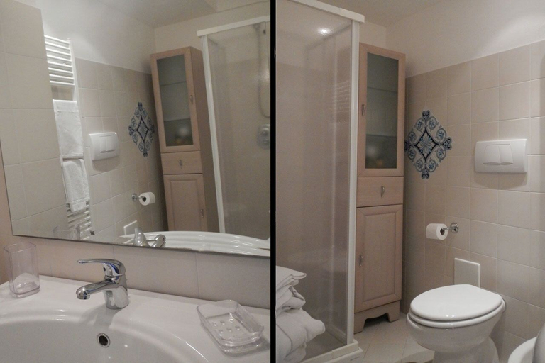 Bathroom 5, Il SanFilippo Apartments and Rooms, Napoli