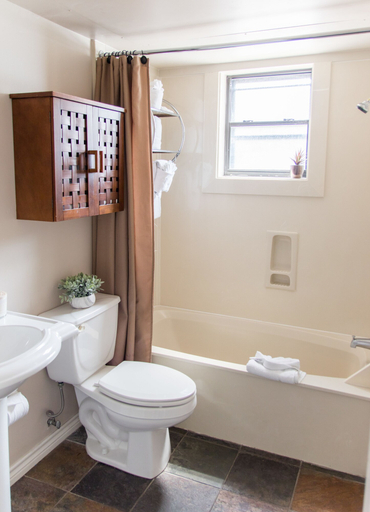 Bathroom 4, Vineyard Court Designer Suites Hotel, Brazos