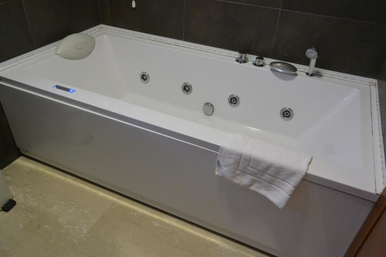 Bathroom 4, Oasi Village Hotel, Milano