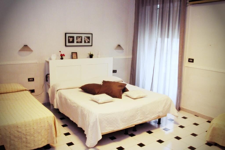 Bedroom 3, Hotel Luna Rossa, Napoli