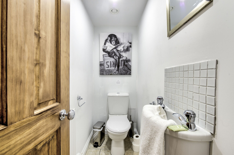 Bathroom 4, St Stephen Street Apartment, Edinburgh