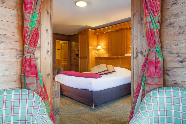 Bedroom 3, Hotel Les Balcons Village & Spa Belle Plagne, Savoie