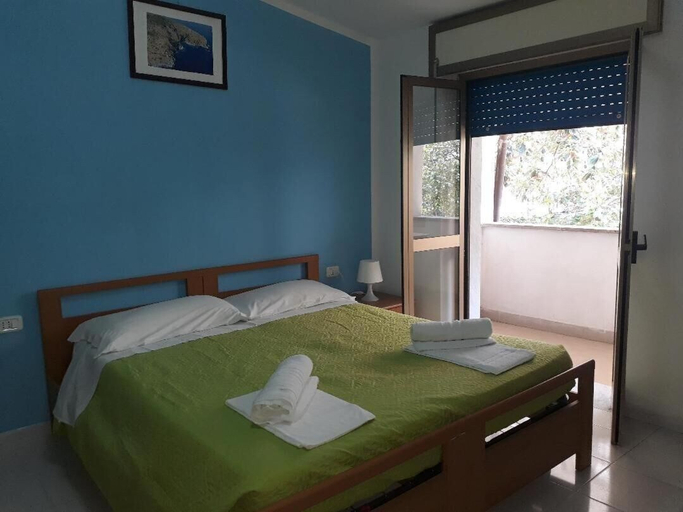 Bedroom 4, Pensione Nettuno, Salerno
