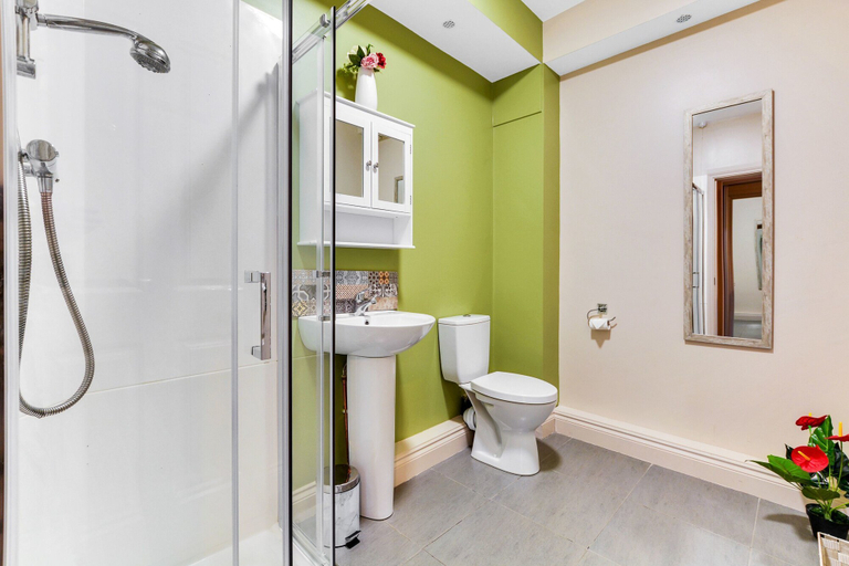 Bathroom 4, The Ship's Key Aparthotel, Derry and Strabane