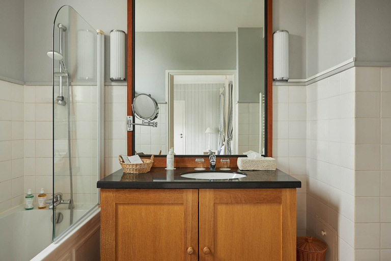 Bathroom 5, Le Grand Hotel des Bains & Spa - Bretagne, Finistère