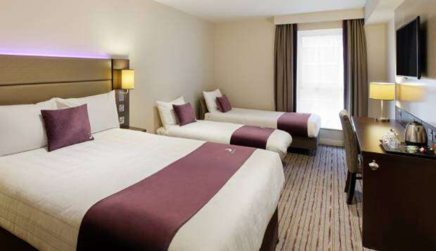 Bedroom 2, Premier Inn Widnes, Halton