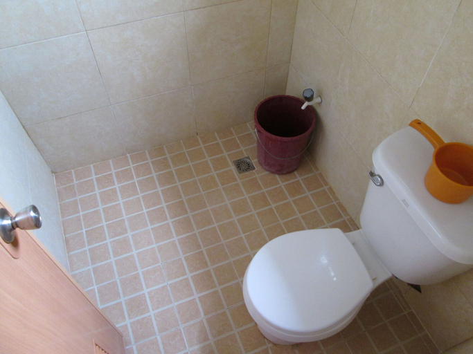 Bathroom 3, AJ Travellers Inn Annex, Malay