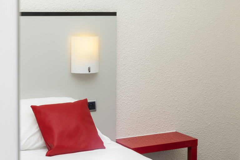 Bedroom 3, Initial by Balladins St Quentin/Gauchy, Aisne