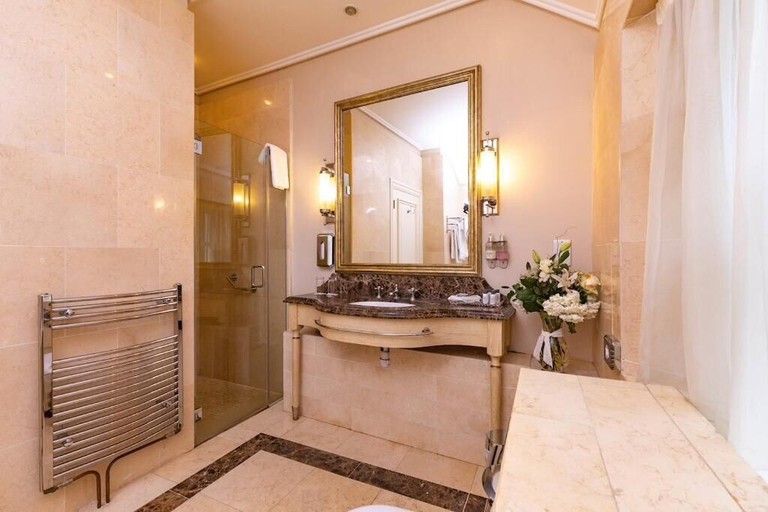 Bathroom 3, Step House Hotel