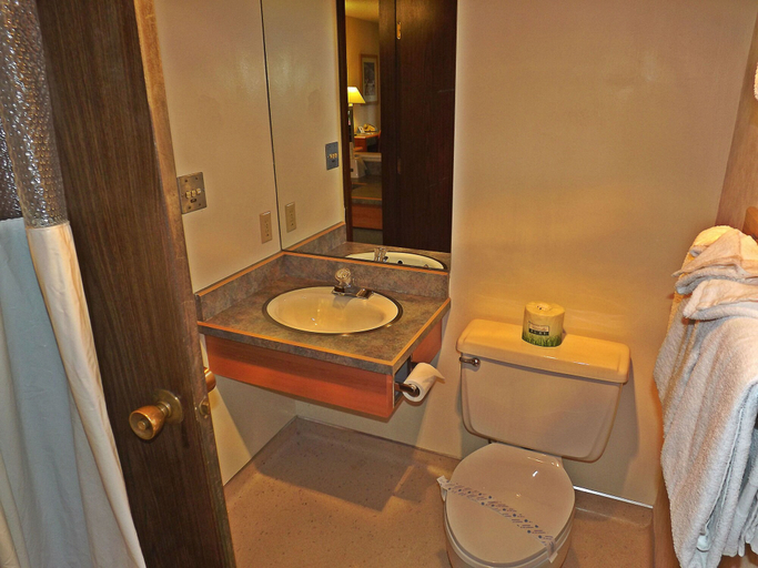 Bathroom 4, Travelodge by Wyndham Kalispell, Flathead