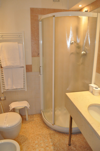 Bathroom 4, Hotel Igea, Padua
