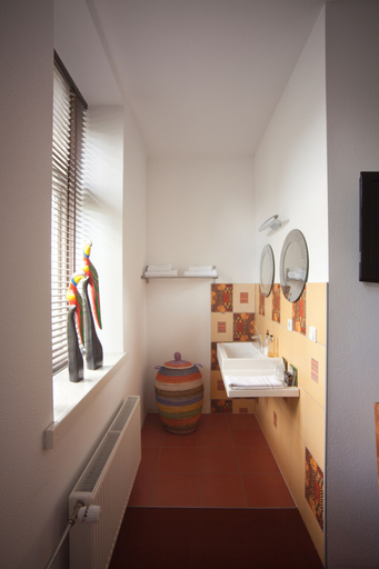 Bathroom 5, De Slaapfabriek, Voorst