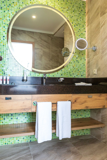 Bathroom 5, Wyndham Garden Burabay, Shuchinskiy