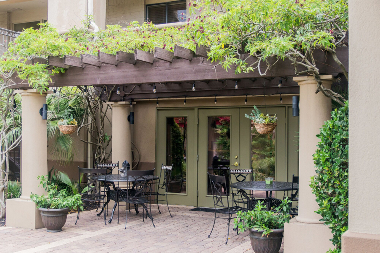 Exterior & Views 2, Vineyard Court Designer Suites Hotel, Brazos