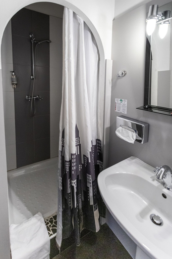 Bathroom 3, Hôtel Brasserie du Parc, Tarn