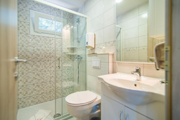 Bathroom 3, Centinera Resort, Medulin
