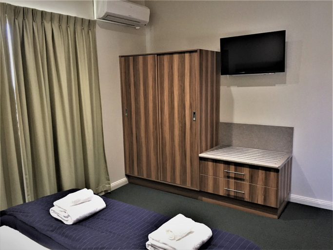 Bedroom 3, Pittsworth Motor Inn, Pittsworth