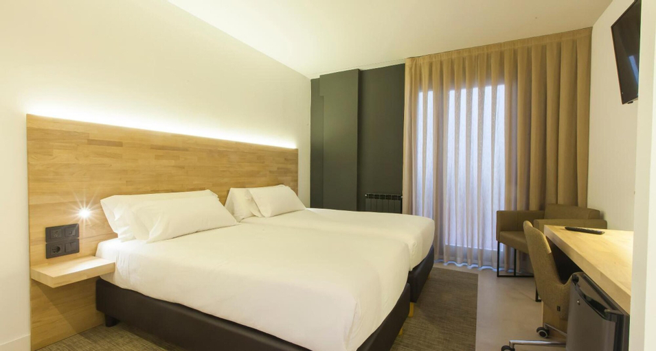 Bedroom 2, Hotel A Pamplona, Navarra