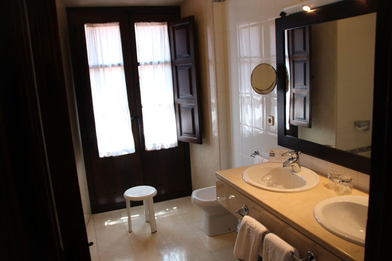 Bathroom 5, Parador De Oropesa, Toledo