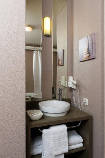 Bathroom 4, Ténéo Apparthotel Talence - Centre, Gironde