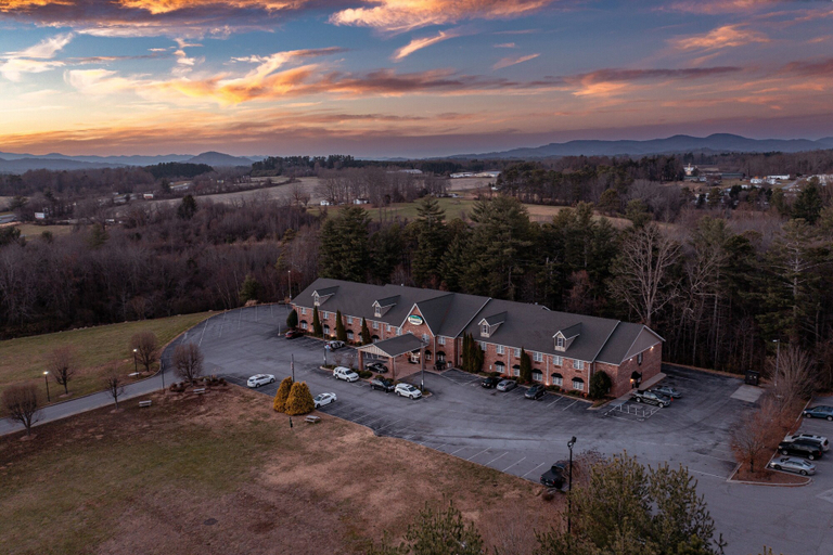 Exterior & Views 4, Mountain Inn & Suites, Henderson