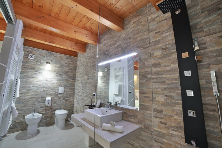 Bathroom 5, Villa Giulia Del Cavaliere, Cosenza
