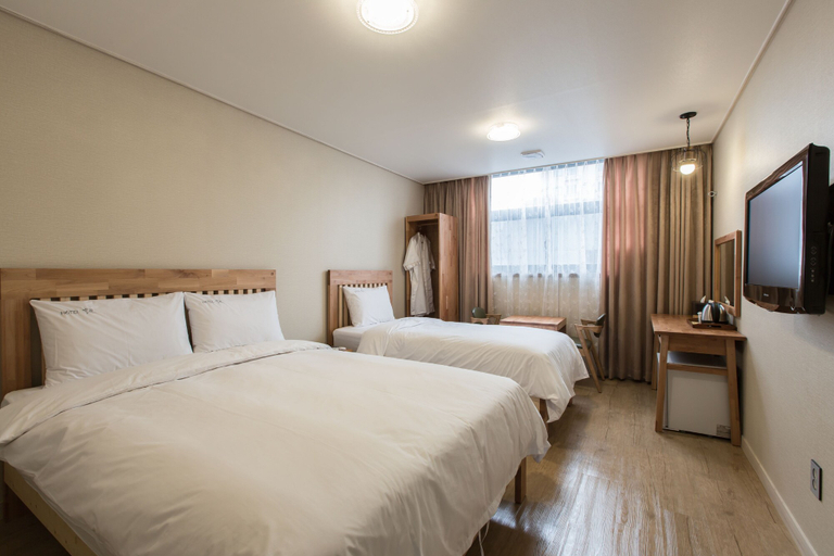 Bedroom 3, Hotel Elin, Jeju
